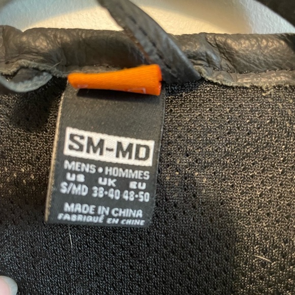 ICON-D30 Regulator Motorcycle Vest
Men’s-  S/M leather - Picture 4 of 6